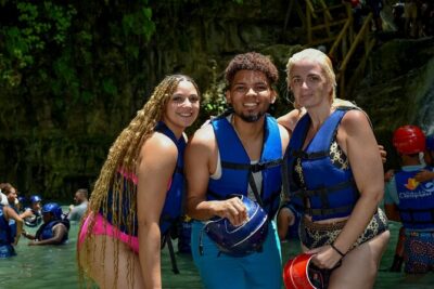 Short Excursions City Tour and 27 Waterfall Damajagua - Paseo de Doña Blanca / Rosa de Puerto Plata: quick photo magic in the city center