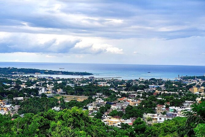 Sightseeing and City Tour in Puerto Plata - Tropical Paradise Jewelry and Cigar Store: Watching Cigars Get Made
