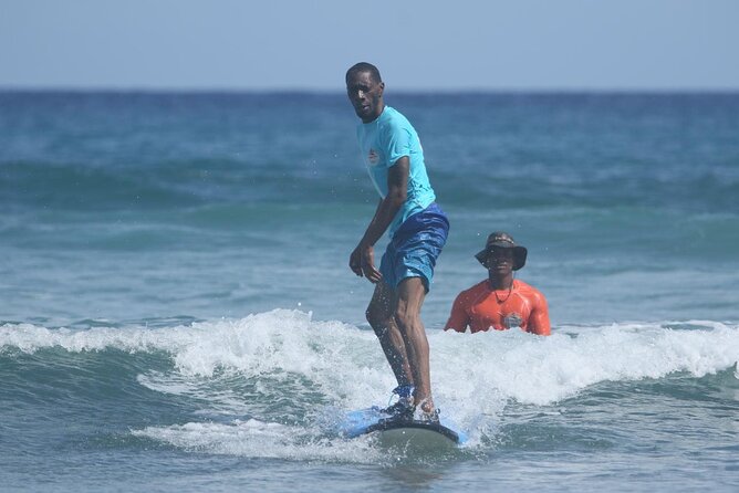 Surfing lesson at beautiful beach Playa Encuentro - Beach comfort: shade from almond trees and downtime between tries