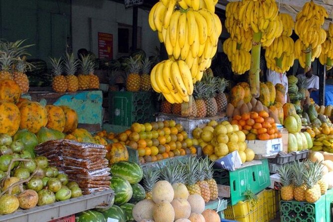 Tropical Escape Tour - Lunch With Drinks: Eating Like Someone Who Lives There