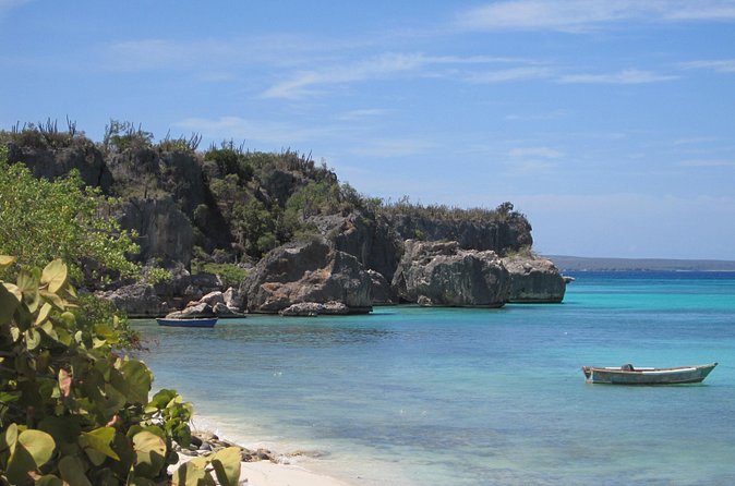 Untouched Paradise – Bahía de Las Águilas - Food and drinks: the included lunch is about keeping your day easy