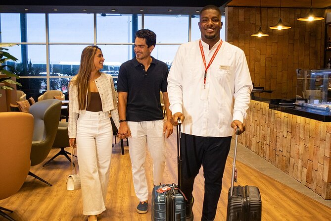 VIP Arrival VIP Lounge & Fast Track – SDQ Airport - Staff Interaction: Professional Service, With a Few Notes to Watch