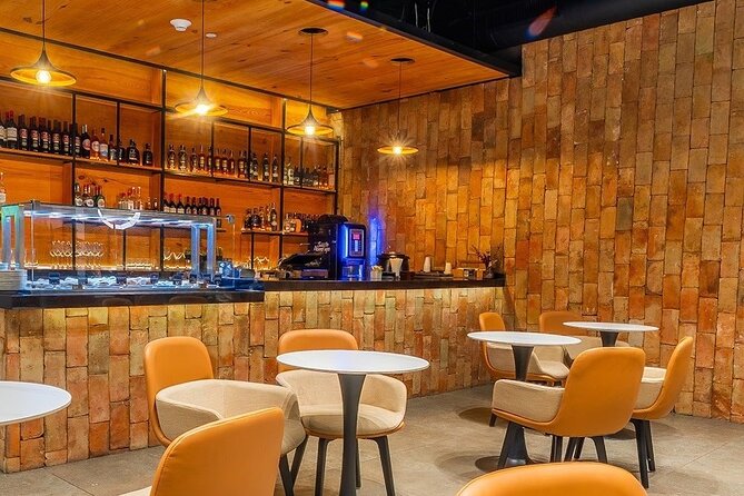 VIP Arrival VIP Lounge & Fast Track – SDQ Airport - Lounge Food Expectations: Treat It Like a Snack Break