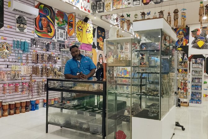 World Mart Souvenirs Store - Free Pick-up / Drop-off - Buying strategy: make the $5 tour work for you