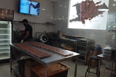 World Mart Souvenirs Store - Guided Tour - Handcrafted Finds: Jewelry, Textiles, Woodwork, Ceramics